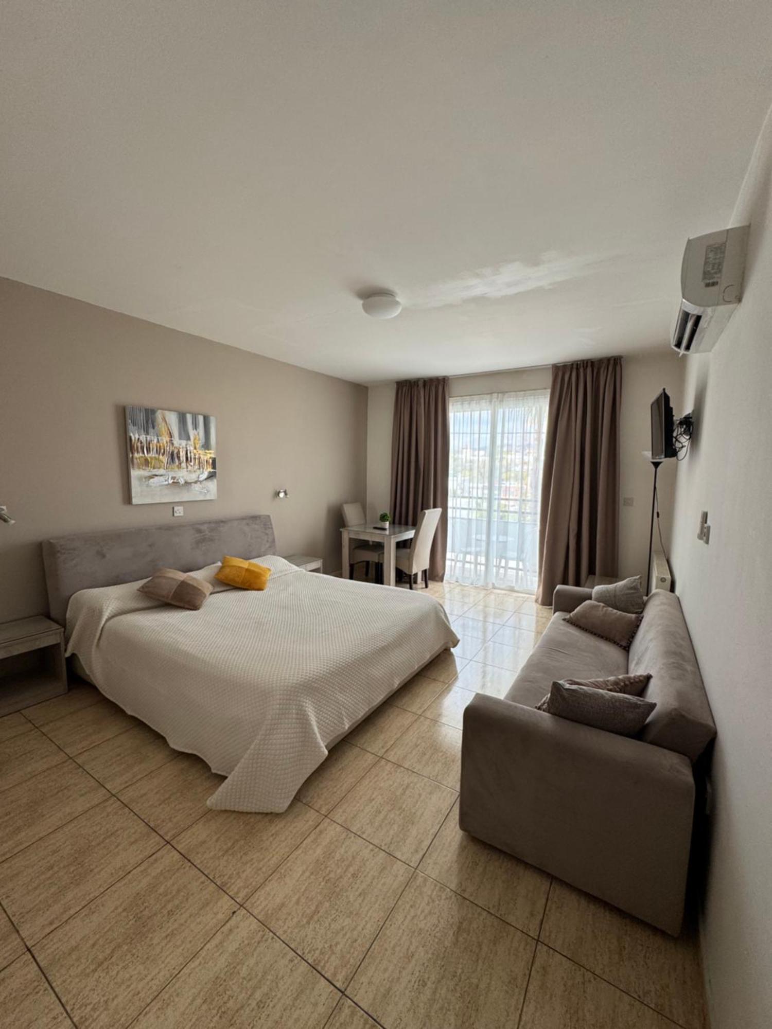 Marianna Hotel Apartments Limasol Buitenkant foto