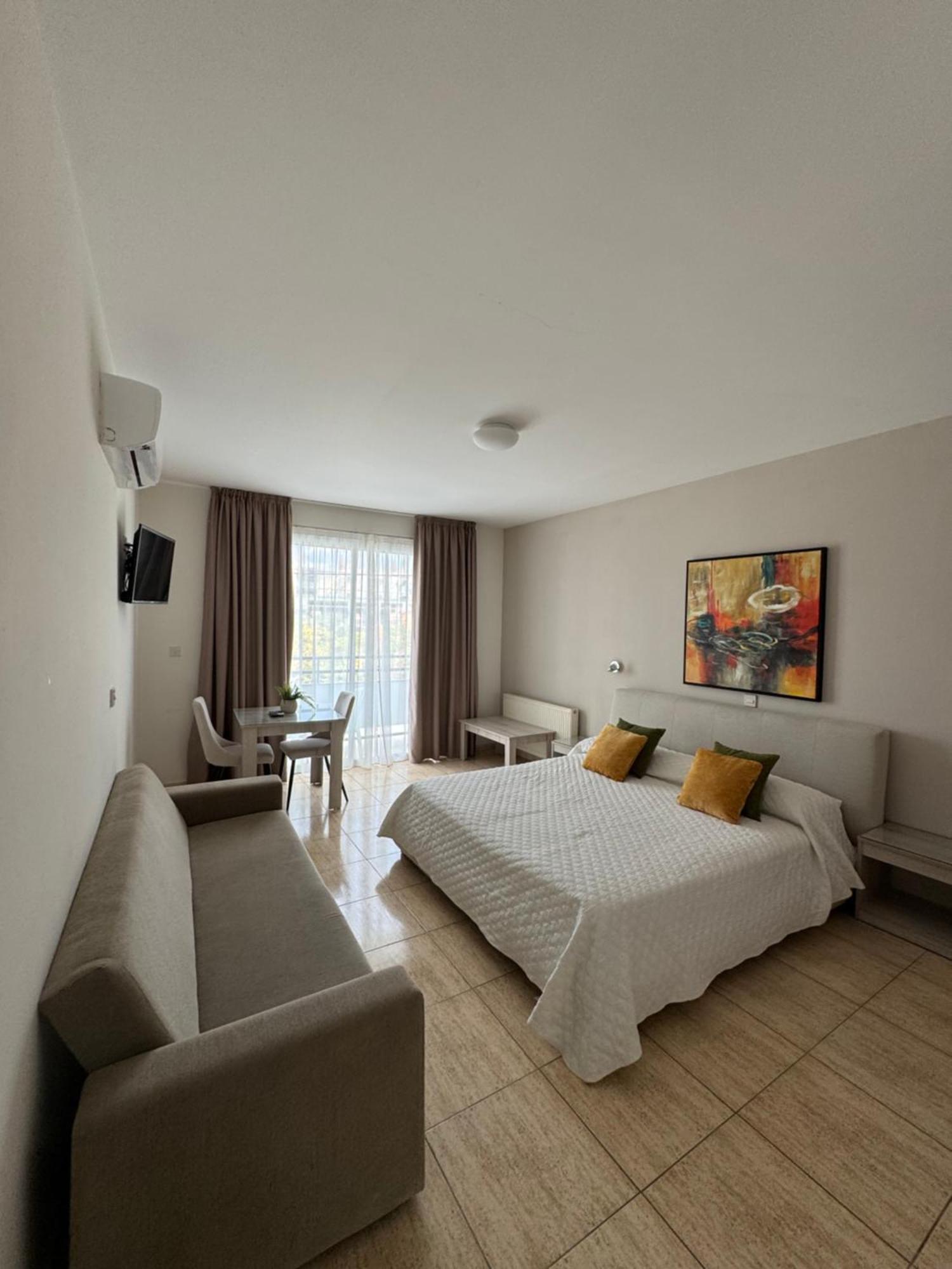 Marianna Hotel Apartments Limasol Buitenkant foto