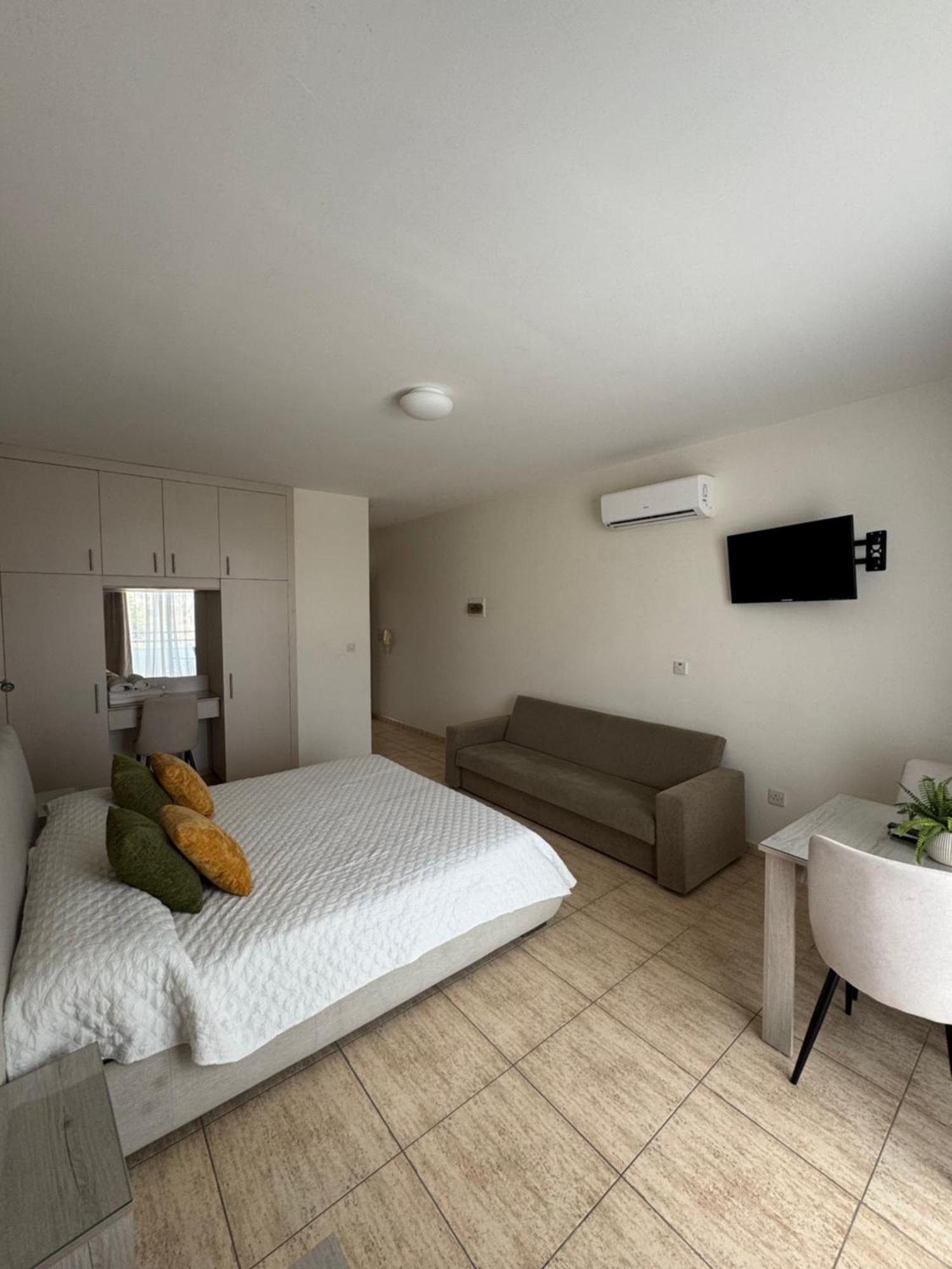 Marianna Hotel Apartments Limasol Buitenkant foto